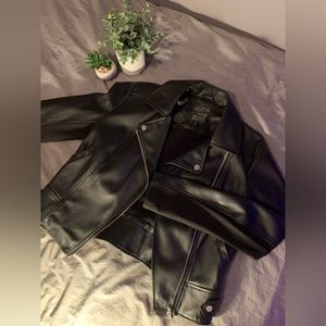 Black Leather Jacket with Zipper and Pockets [ Size US S ]